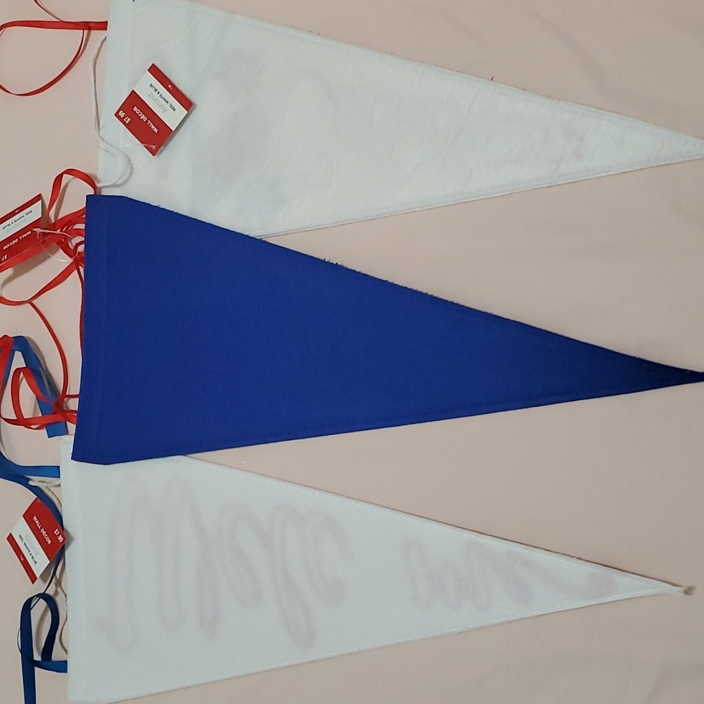 - 3 Wall Decor Flags - Picture 6 of 9